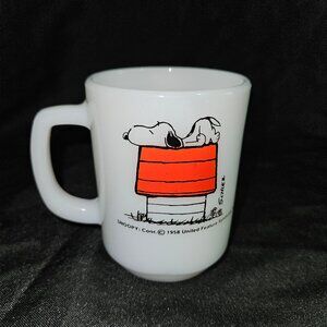 Fireking Anchor Hocking  Snoopy Resting Coffee Cup Mint Condition